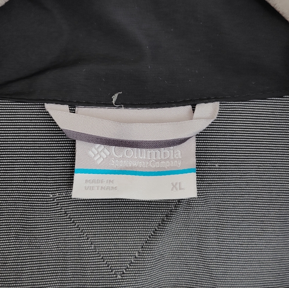 ~~COLUMBIA🩵PFG Windbreaker~~ - Picture 9 of 16